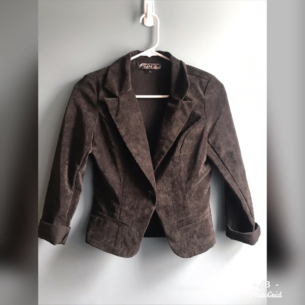 One button blazer